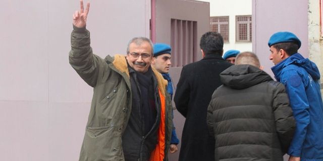 Ali Kemal Özcan, Öcalan'dan mektup getirebiliyorsa Sırrı Süreyya Önder neden hapiste?