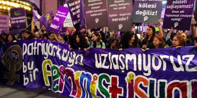 8 Mart Feminist Gece Yürüyüşü'ne polisten biber gazlı, plastik mermili müdahale