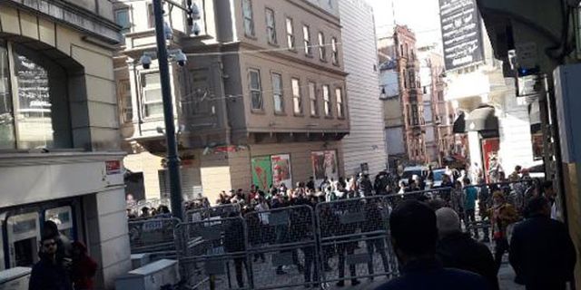 Polis, İstiklal Caddesi’ni kapattı