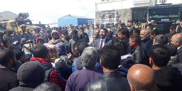 YSK'nın KHK kararı ile belediyenin AKP'ye geçtiği Dağpınar’da gerilim: Hükümet YSK eliyle belediyelere kayyım atadı