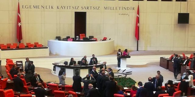 HDP'li vekillerden Meclis'te kürsü işgali