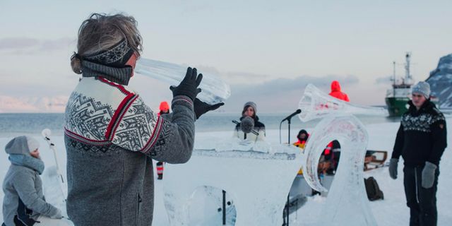 Kuzey Kutbu’nda buzdan enstrümanlarla konser verdiler