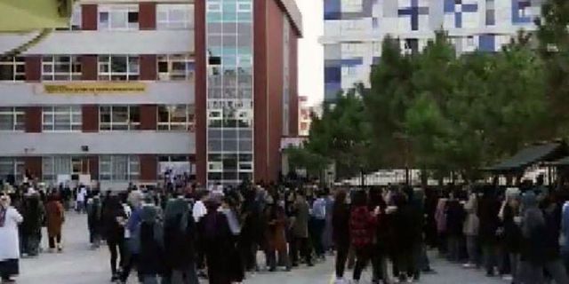 İstanbul'daki deprem sonrasında 14 okul 1 gün tatil edildi