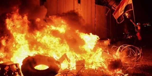Irak'ta protestolar sürüyor: Necef'teki İran konsolosluk binasını ateşe verildi