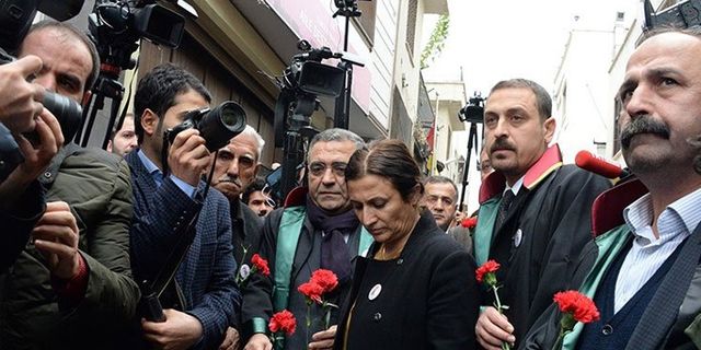 Türkan Elçi: Bu dar sokakta eksilen sendin, çoğalan ölümdü