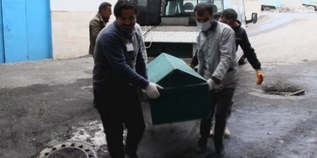 Van-İran sınırında bir mülteci daha donarak öldü