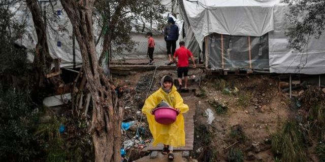 Yunanistan, mültecilere mali yardımları kesiyor
