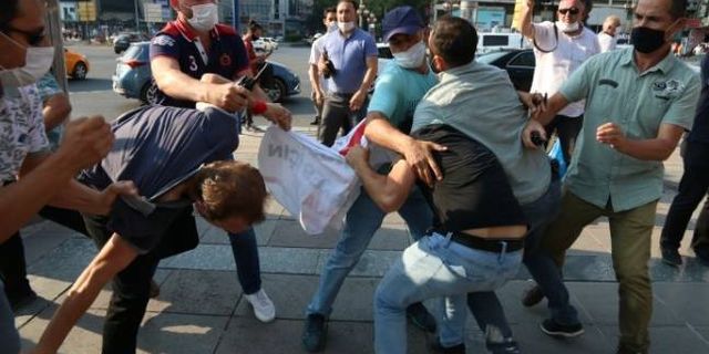 Ankara'daki Suruç anmasına müdahale: Polis hayatını kaybedenlerin fotoğraflarını parçaladı