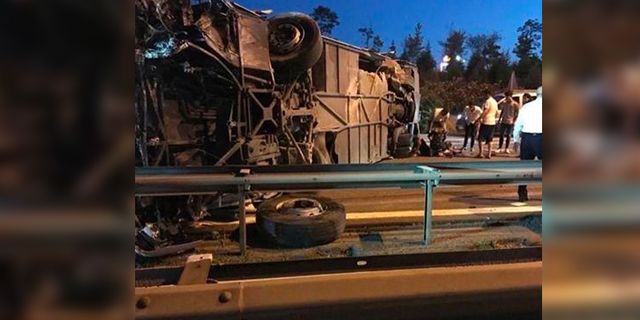 TEM’de yolcu otobüsü devrildi: 1 ölü, 14 yaralı