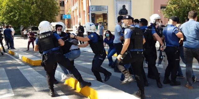 Ebru ve Aytaç için yapılan eyleme polis müdahale etti