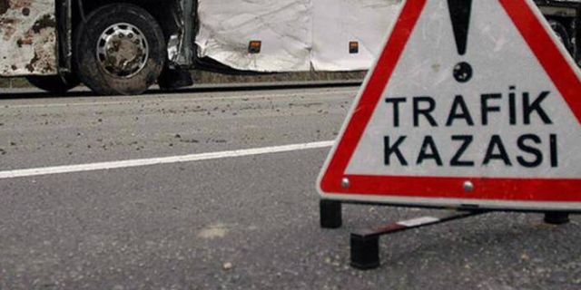 Pozantı-Ankara otoyolunda kamyonla otomobil çarpıştı: 5 ölü