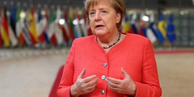 Merkel'den Türkiye'ye vize serbestisi açıklaması