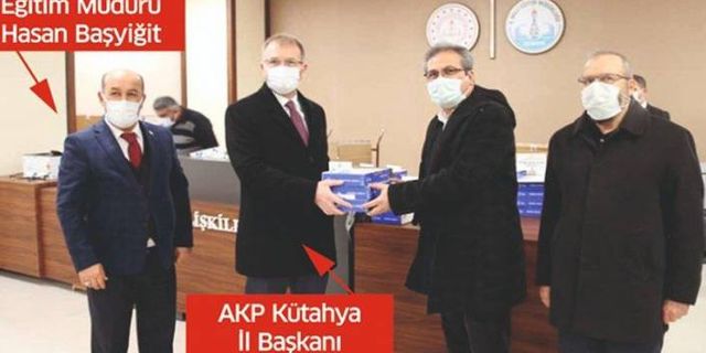 MEB'in gönderdiği tabletleri İl Milli Eğitim Müdürü, AKP İl Başkanı ile dağıttı