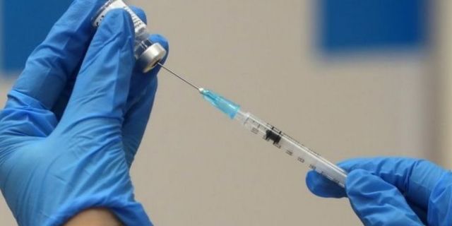 Oxford aşısı, Güney Afrika varyantına karşı 'sınırlı' koruma sağlıyor