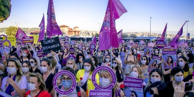 Kadın Cinayetlerini Durduracağız Platformu, Beşiktaş'ta eylemde