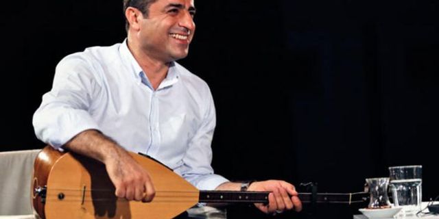 Selahattin Demirtaş'ın şarkısı 'Gula Min' Farqîn Azad tarafından seslendirildi