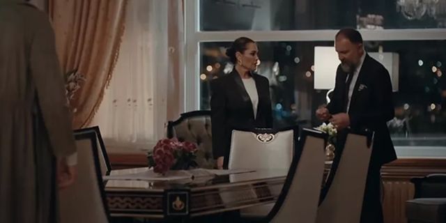 Hülya Avşar rol gereği Postoğlu'na tokat atarak çenesini çıkardı