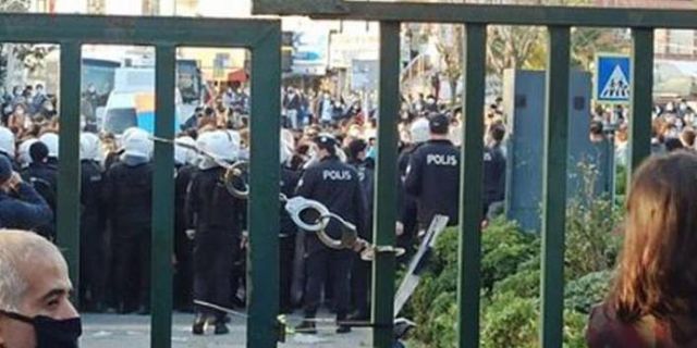 Boğaziçi eylemlerine katılan öğrencilerin evlerine polis baskını
