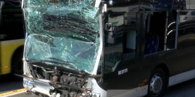 Küçükçekmece’de metrobüs kaza yaptı, 25 kişi yaralandı