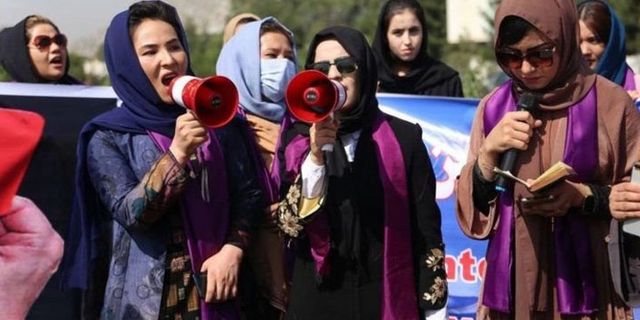 Afganistan: Taliban, Kabil'de kadın hakları gösterisine müdahale etti