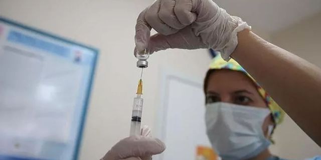 Sağlık çalışanlarına baskı: İğneyi vurma, aşı yapmış gibi göster