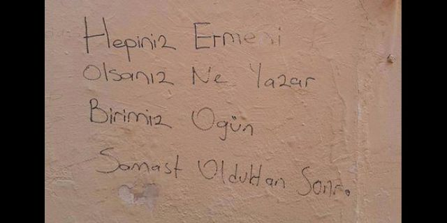 Bakırköy'deki Ermeni kilisesinin duvarına 'Ogün Samast'lı tehdit yazısı