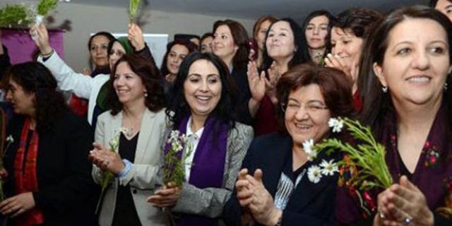HDP'li kadın vekillerden 'Kadın Meclis Grubu'