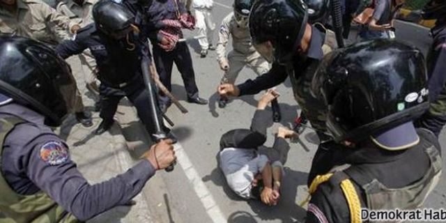 Kamboçya'da da yasak ve polis şiddeti vardı 