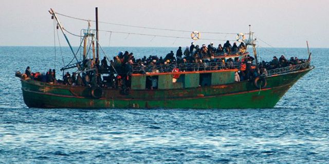 Kıbrıs açıklarında 300 mülteci denizde mahsur kaldı