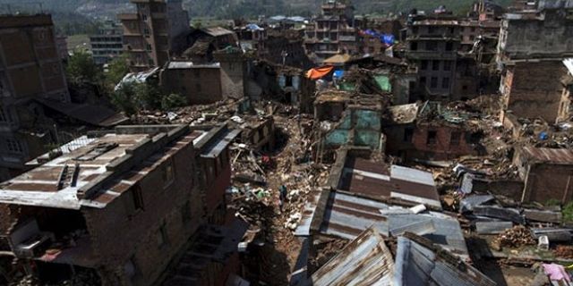 Nepal bu kez de 7.4 büyüklüğünde depremle sallandı