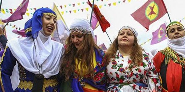 Diyarbakır'da Newroz yağmura rağmen coşkuyla kutlandı