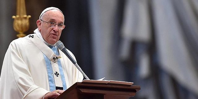 Papa yine şaşırttı: Yumruktan sonra 'tokat' onayı