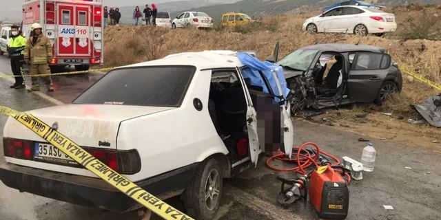 İzmir'de iki otomobil çarpıştı: 3 ölü, 3 yaralı