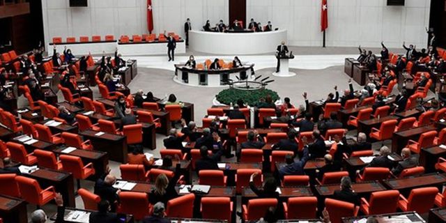 "Yurt çıkmayan öğrencilere burs verilsin" önerisi AKP ve MHP oylarıyla reddedildi