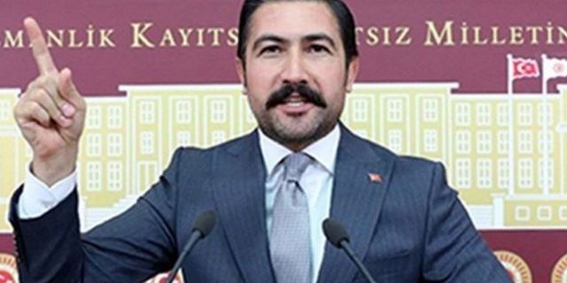 AKP’li Özkan’dan Davutoğlu’na: Erdoğan'a düşmanlıktan beslenen bir masanın üzerinde meze oldun