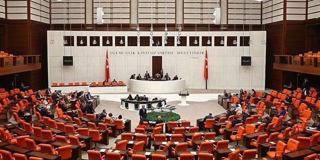 Meclis'te TÜGVA gerilimi: AKP ve CHP grup başkanvekilleri tartıştı