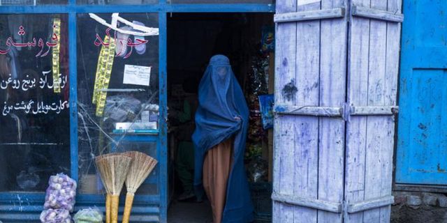 Taliban, kadınlara erkek refakatçi olmadan seyahat etmeyi yasakladı