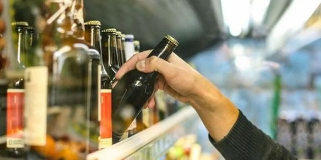 Alkollü içkide yeni düzenleme: Çok küçük ve büyük ambalajlı içki satışına yasak