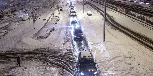 İstanbul kar yağışı: Özel araçların trafiğe çıkışı yasaklandı