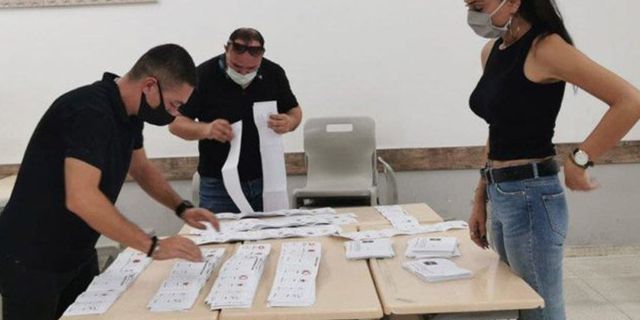 Kuzey Kıbrıs erken genel seçim için sandık başında