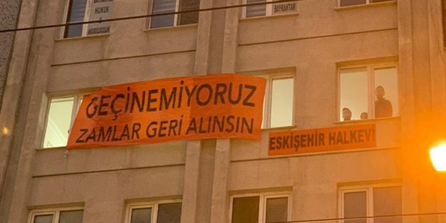 'Geçinemiyoruz' pankartına 18 bin lira para cezası kesildi