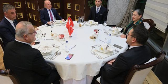 6 siyasi partinin Ankara il başkanları yemekte buluştu