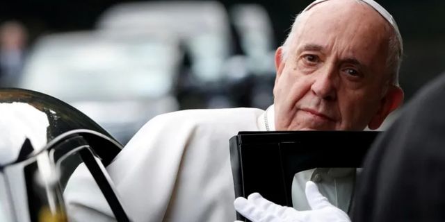 Papa, 'Eşcinsellik suç değil ama günah' sözlerine açıklık getirdi