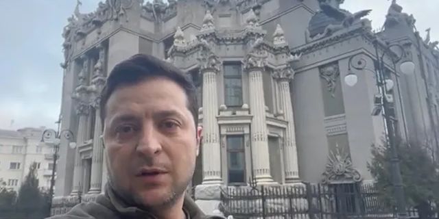 Zelenski, Kiev sokaklarında çektiği video ile yalanladı: Devletimizi savunacağız