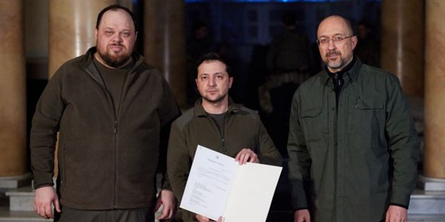Zelenski, Ukrayna'nın AB'ye katılması için resmi başvuruyu imzaladı