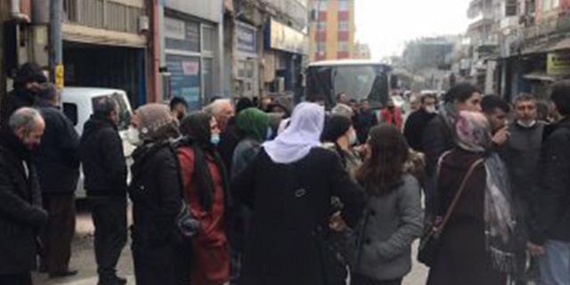 HDP Kartal ilçe binasına polis baskını