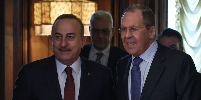 Lavrov ile Çavuşoğlu, Moskova’da bir araya geldi