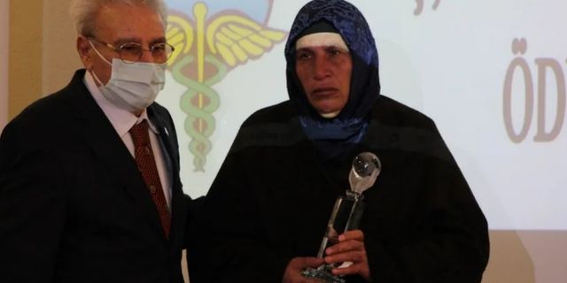 Emine Şenyaşar'a 'Barış, Dostluk ve Demokrasi Ödülü'