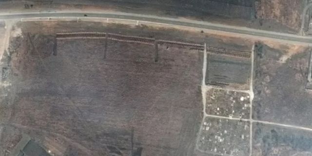 Uydu görüntülerine göre Mariupol'de toplu mezarlar kazıldı