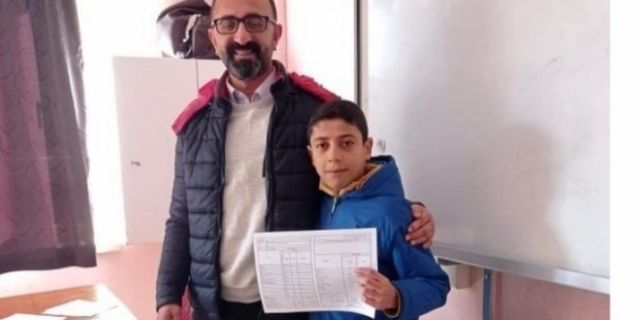 Öğrencileriyle Kürtçe konuşan öğretmene para cezası